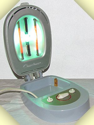 the Dr. Kern Comtesse V52 sunlamp was ballasted with quartz tube heating elements