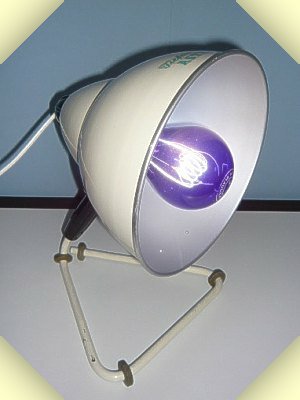 the Vienna Astralux Tiefenstrahler was an incandescent type heat lamp