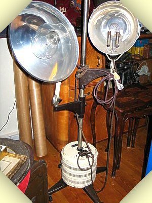 this Original Hanau S300 sunlamp was accompanied by an Original Hanau Sollux Mittel heat lamp to obtain a better approximation of natural sunlight