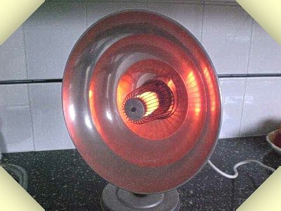 the Reactor E566 heat lamp emitted infrared radiation as well as red light